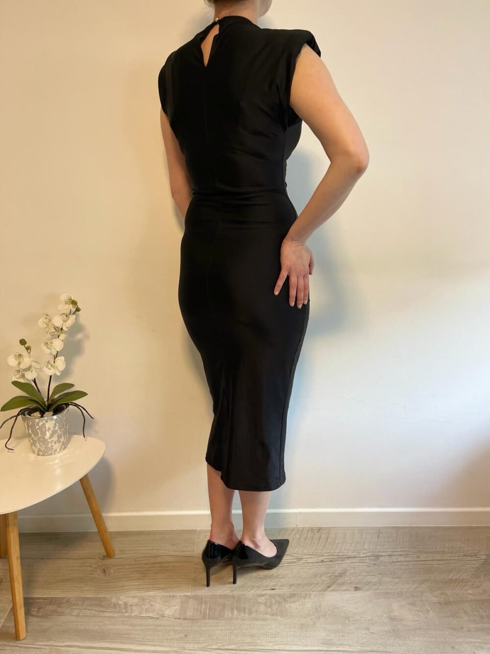 elegantna haljina bez rukava